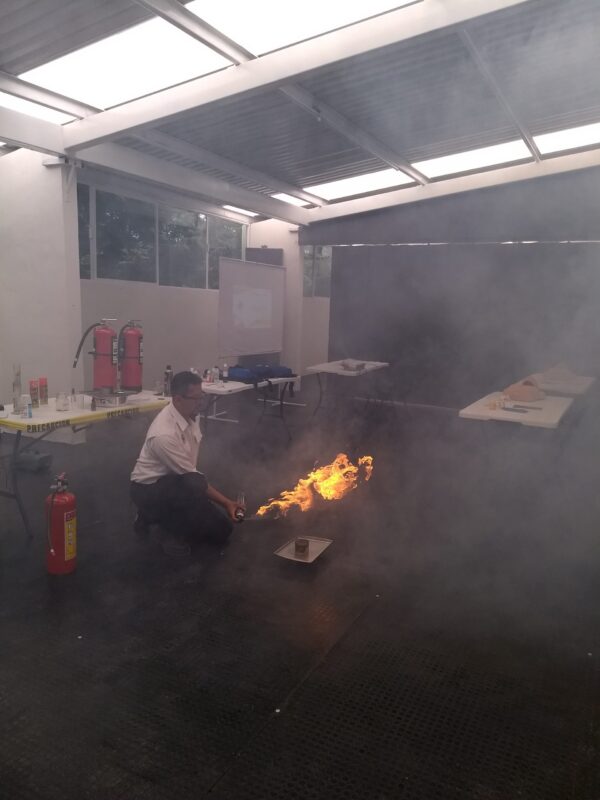 CURSO DE CONTROL Y COMBATE DE INCENDIOS - Image 2